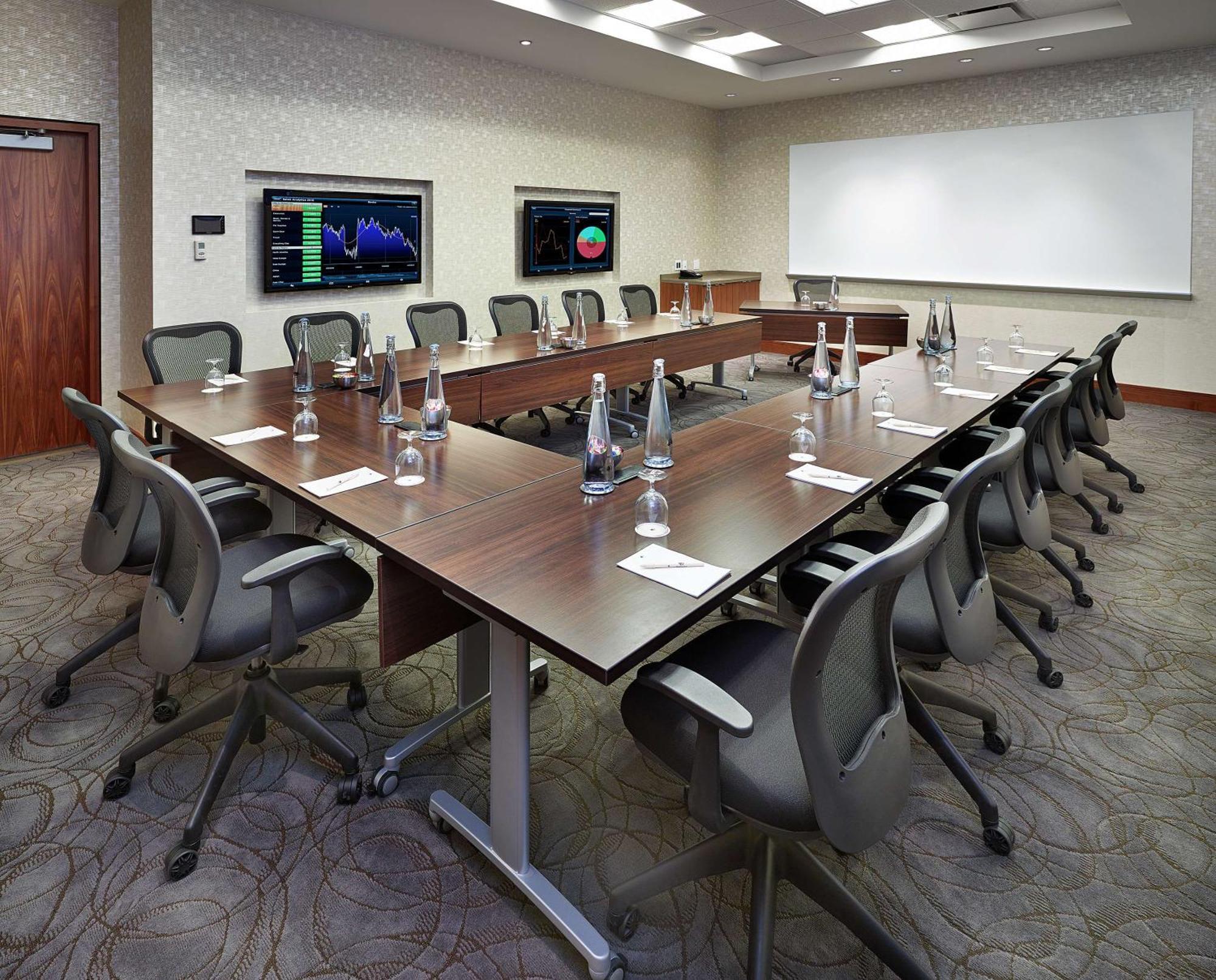 Doubletree By Hilton Hotel & Conference Centre Regina Ngoại thất bức ảnh