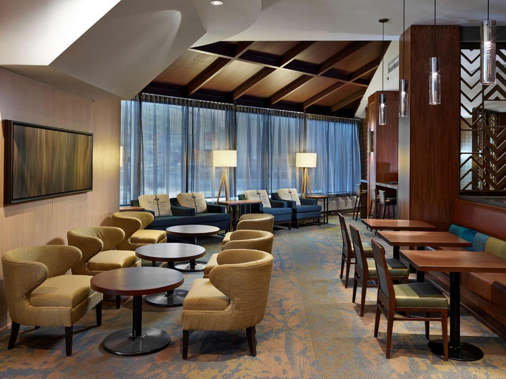 Doubletree By Hilton Hotel & Conference Centre Regina Ngoại thất bức ảnh
