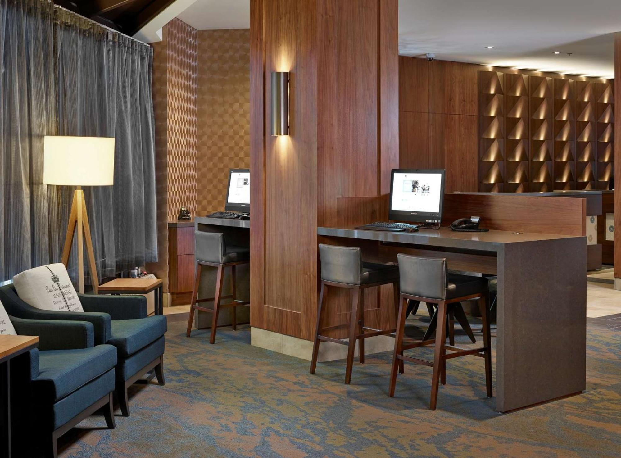 Doubletree By Hilton Hotel & Conference Centre Regina Ngoại thất bức ảnh